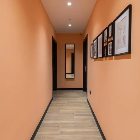 招待所 Urban Block 地拉那